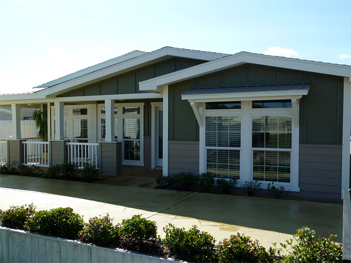 An exterior photo of a manufactured home in Florida